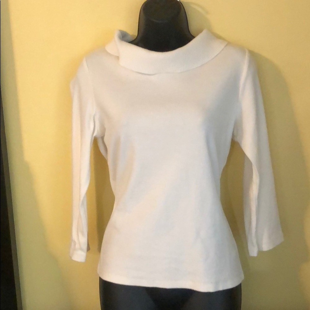 Women’s off shoulder winter white L  shirt  CLEAN